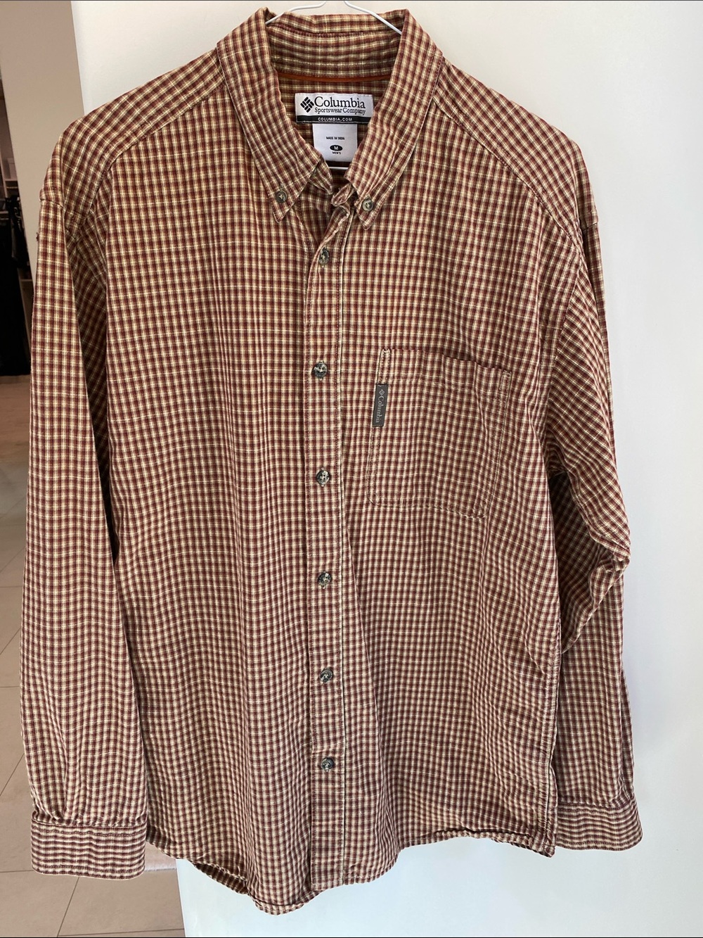 COLUMBIA SPORTSWEAR COMPANY Men’s M Plaid Button Down Shirt